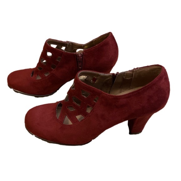 Aerosoles Heelrest Faux Suede Cut Out Bootie Heels Size 8 NWOT - Picture 4 of 9